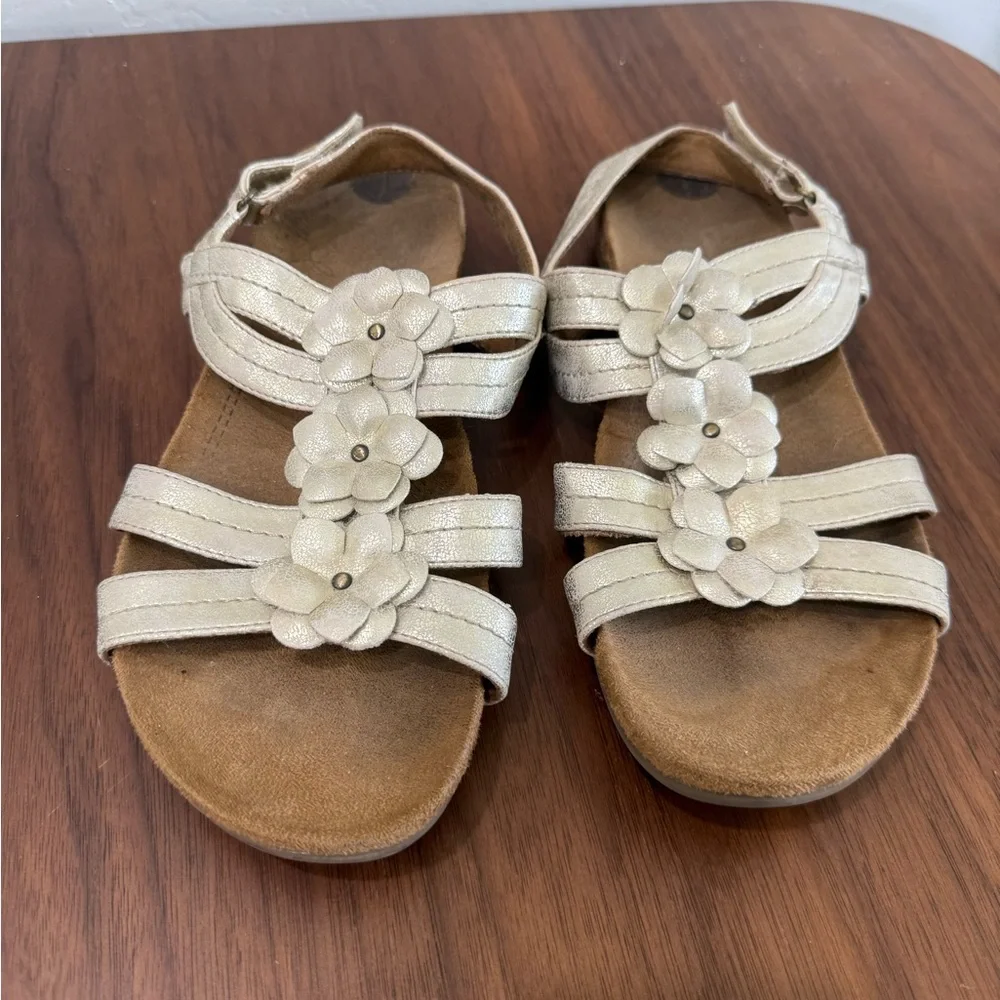 Natural Soul women’s Metallic Floral Strap Sandals - Gold - Picture 1 of 4